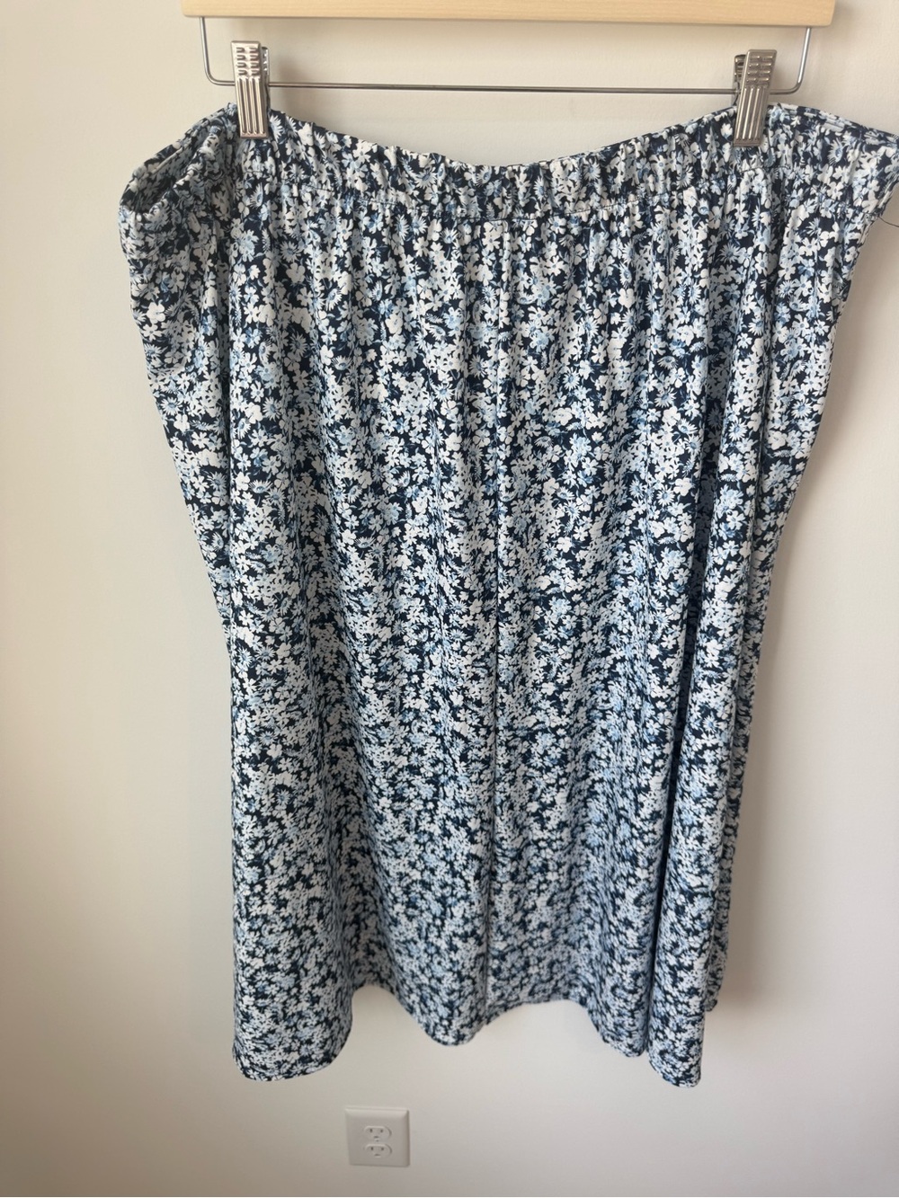 Arula Floral Midi Skirt Size B 1/2X Blue & White Floral With Elastic Waist - Picture 3 of 5